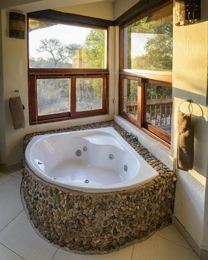 Leopard'S Lair Bush Lodge Hoedspruit Dış mekan fotoğraf